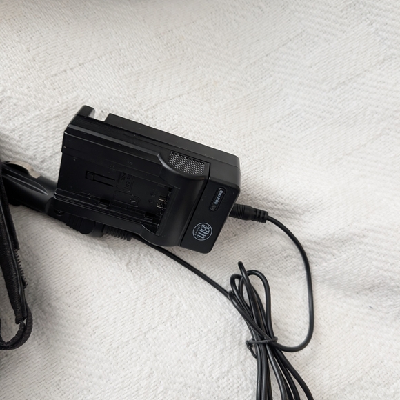 Canon VIXIA HF R800 Camcorder Black - Picture 5 of 9